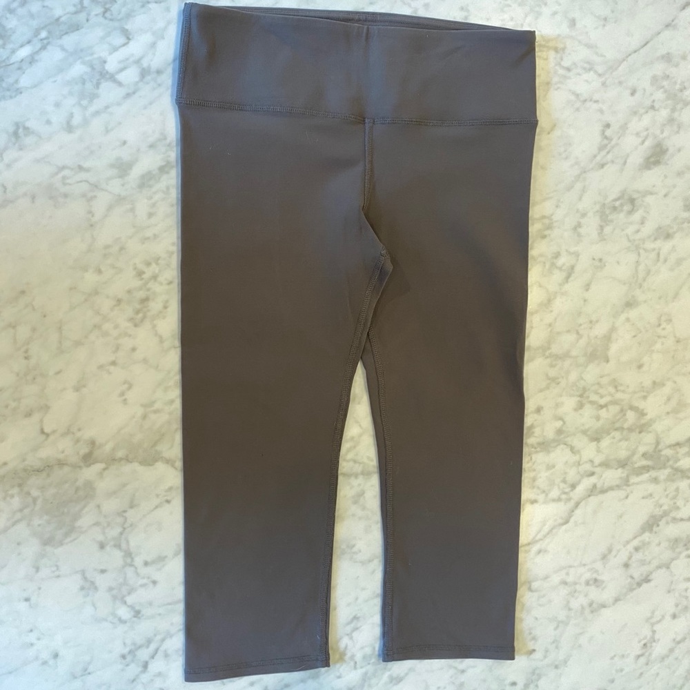 Gently Worn Alo Yoga Grey Capri Leggings